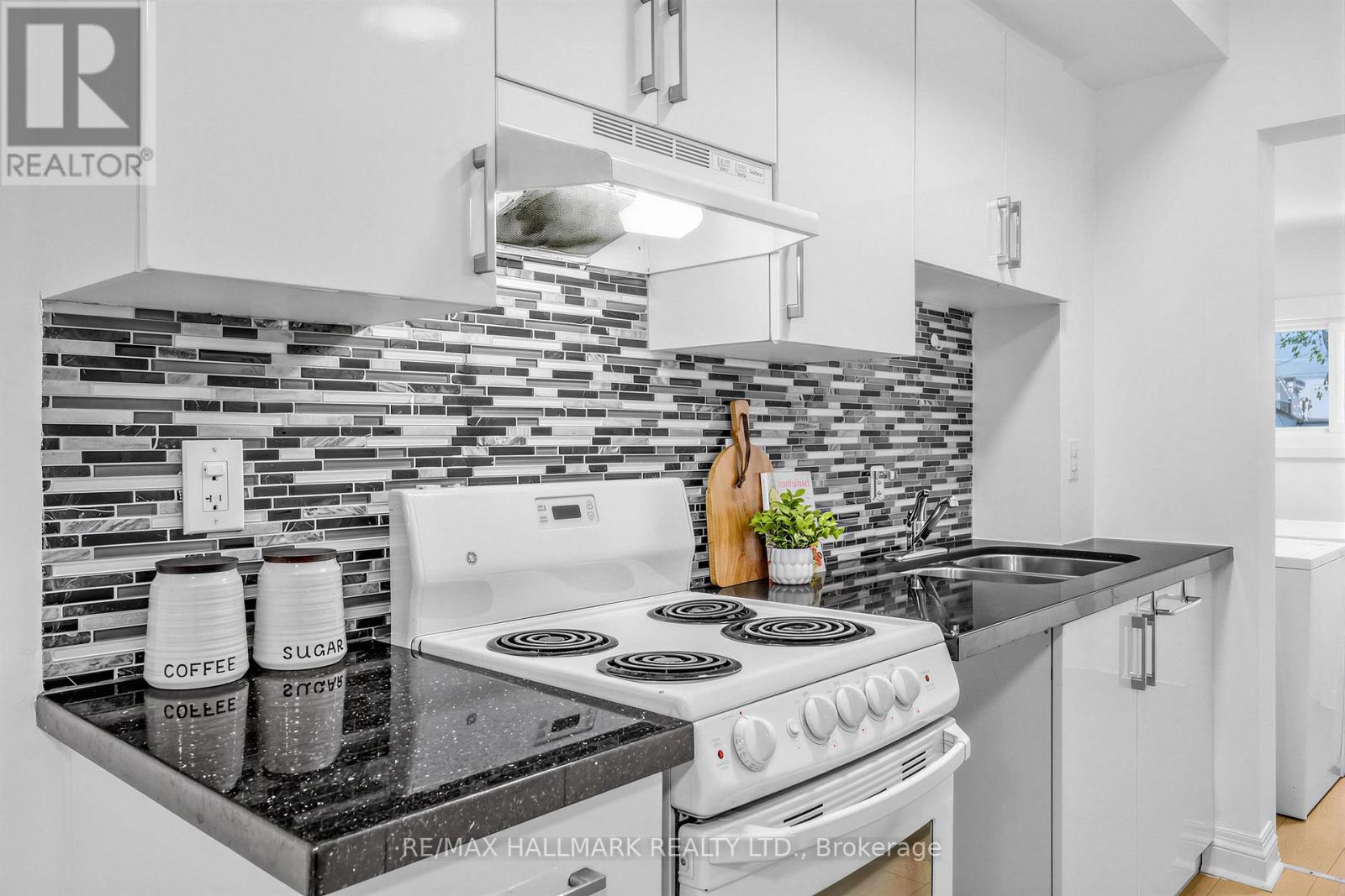 1292 Woodbine Avenue, Toronto, Ontario  M4C 4E7 - Photo 14 - E13447052
