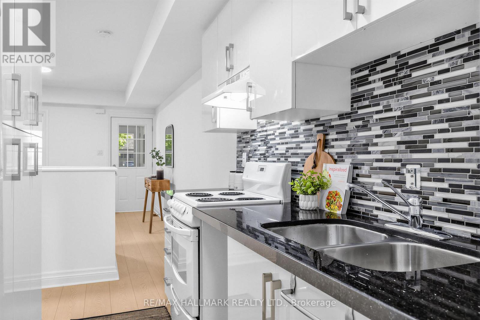 1292 Woodbine Avenue, Toronto, Ontario  M4C 4E7 - Photo 15 - E13447052
