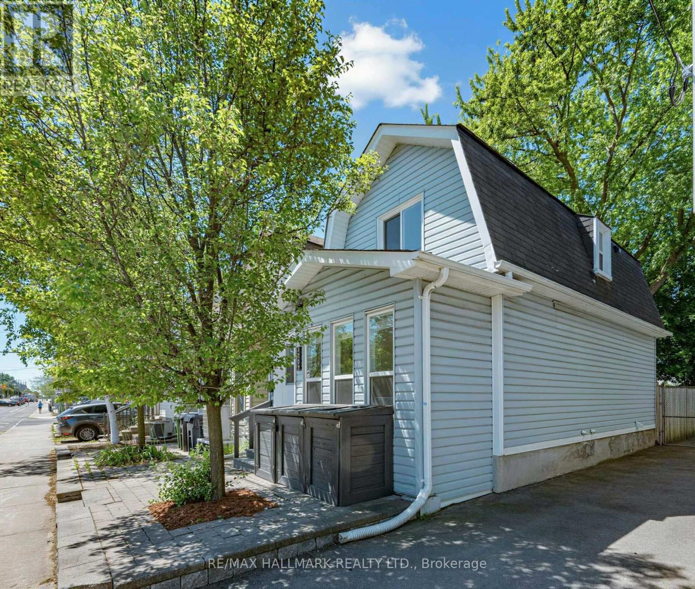 1292 Woodbine Avenue, Toronto, Ontario  M4C 4E7 - Photo 2 - E13447052