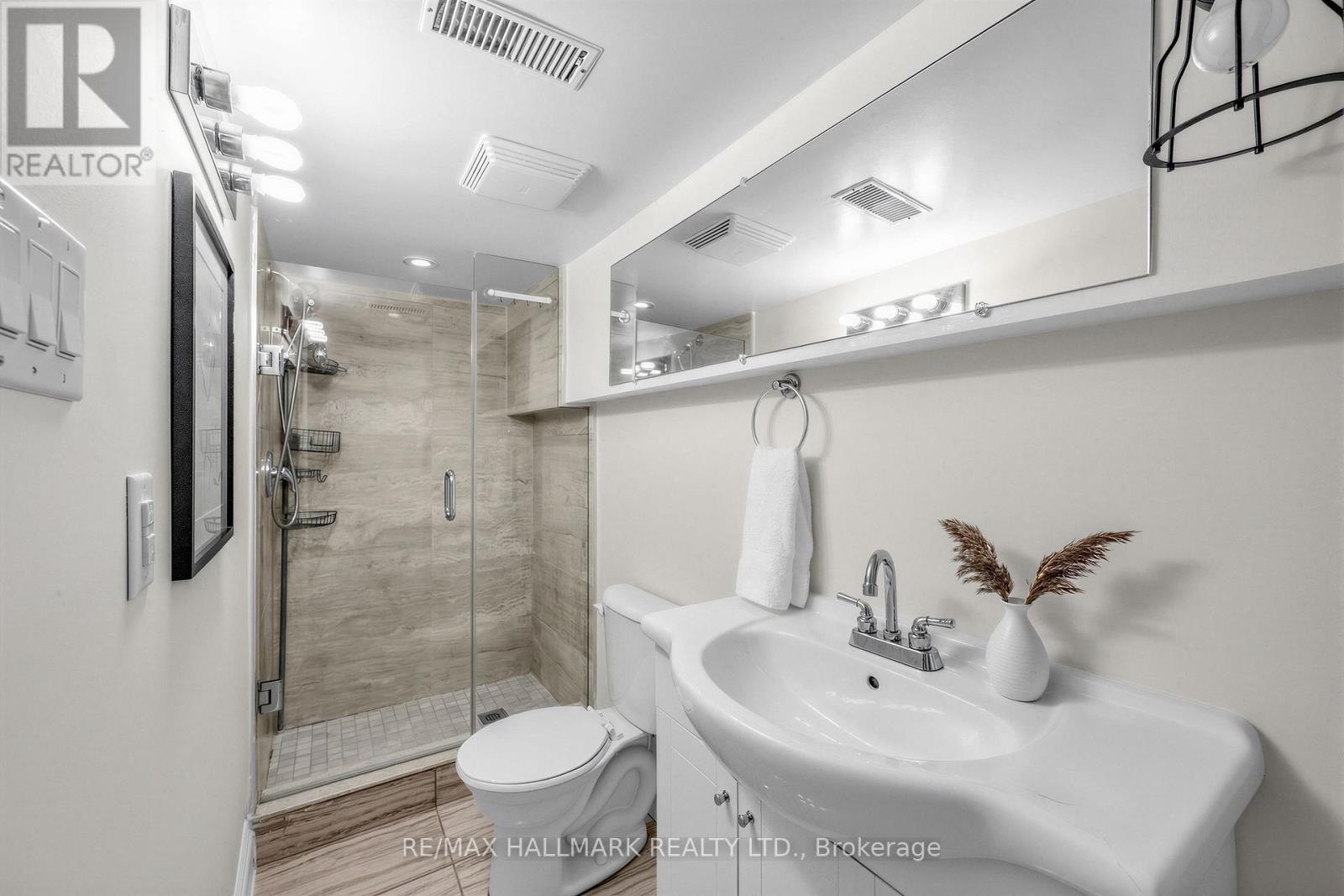 1292 Woodbine Avenue, Toronto, Ontario  M4C 4E7 - Photo 21 - E13447052