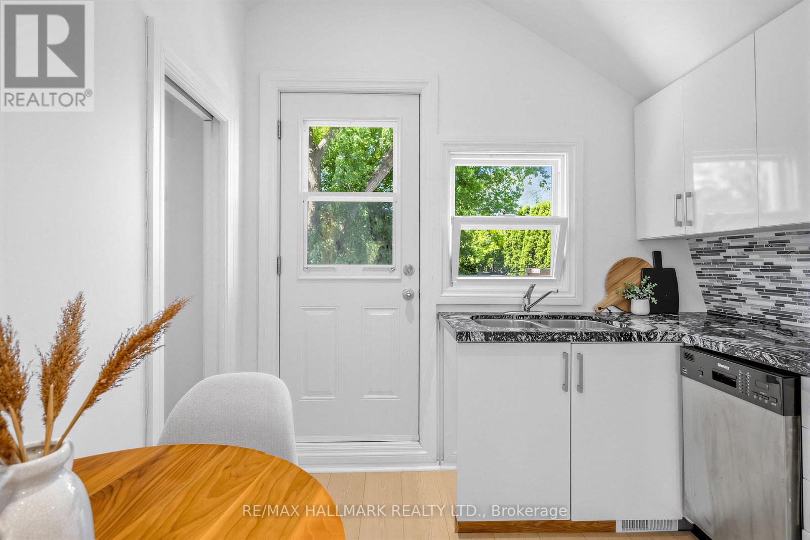 1292 Woodbine Avenue, Toronto, Ontario  M4C 4E7 - Photo 22 - E13447052
