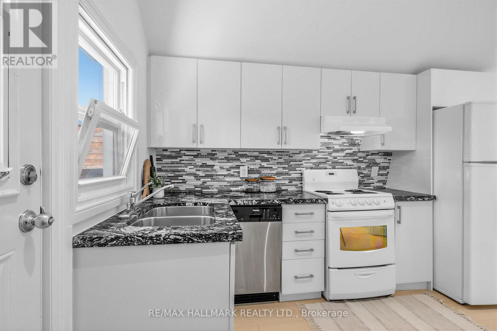 1292 Woodbine Avenue, Toronto, Ontario  M4C 4E7 - Photo 23 - E13447052
