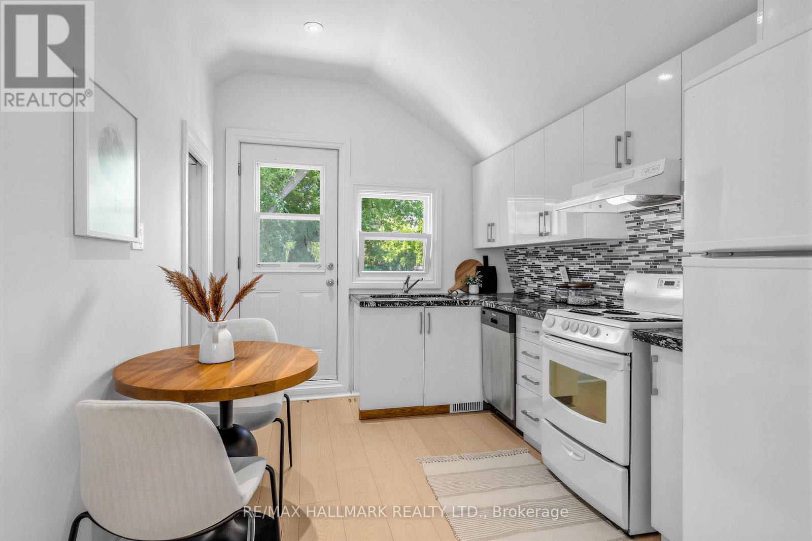 1292 Woodbine Avenue, Toronto, Ontario  M4C 4E7 - Photo 24 - E13447052