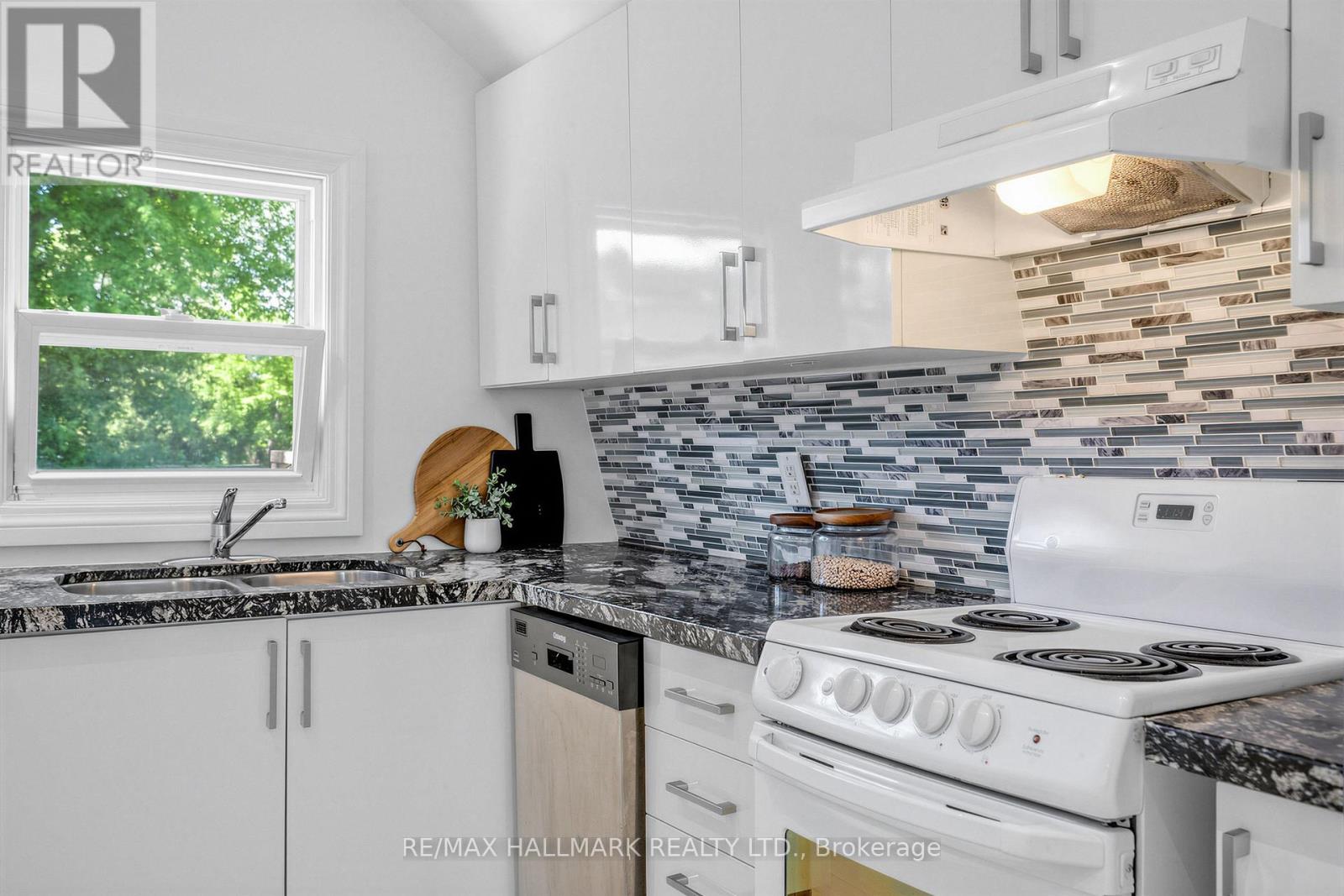 1292 Woodbine Avenue, Toronto, Ontario  M4C 4E7 - Photo 26 - E13447052