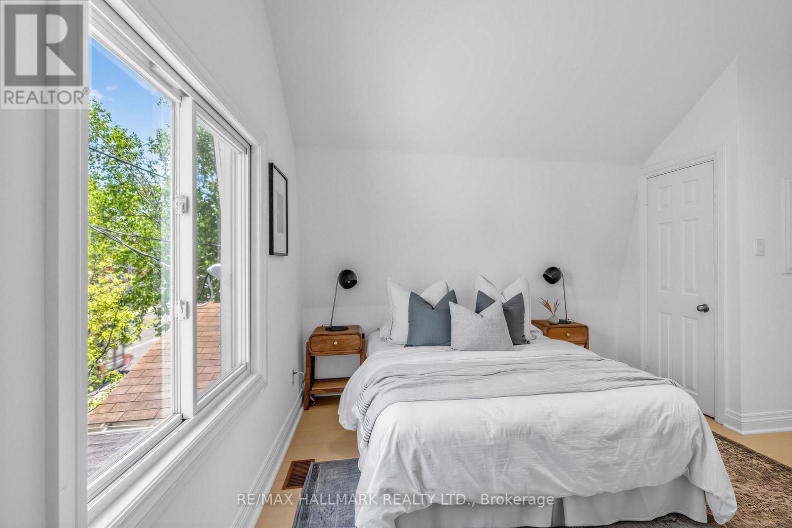 1292 Woodbine Avenue, Toronto, Ontario  M4C 4E7 - Photo 30 - E13447052