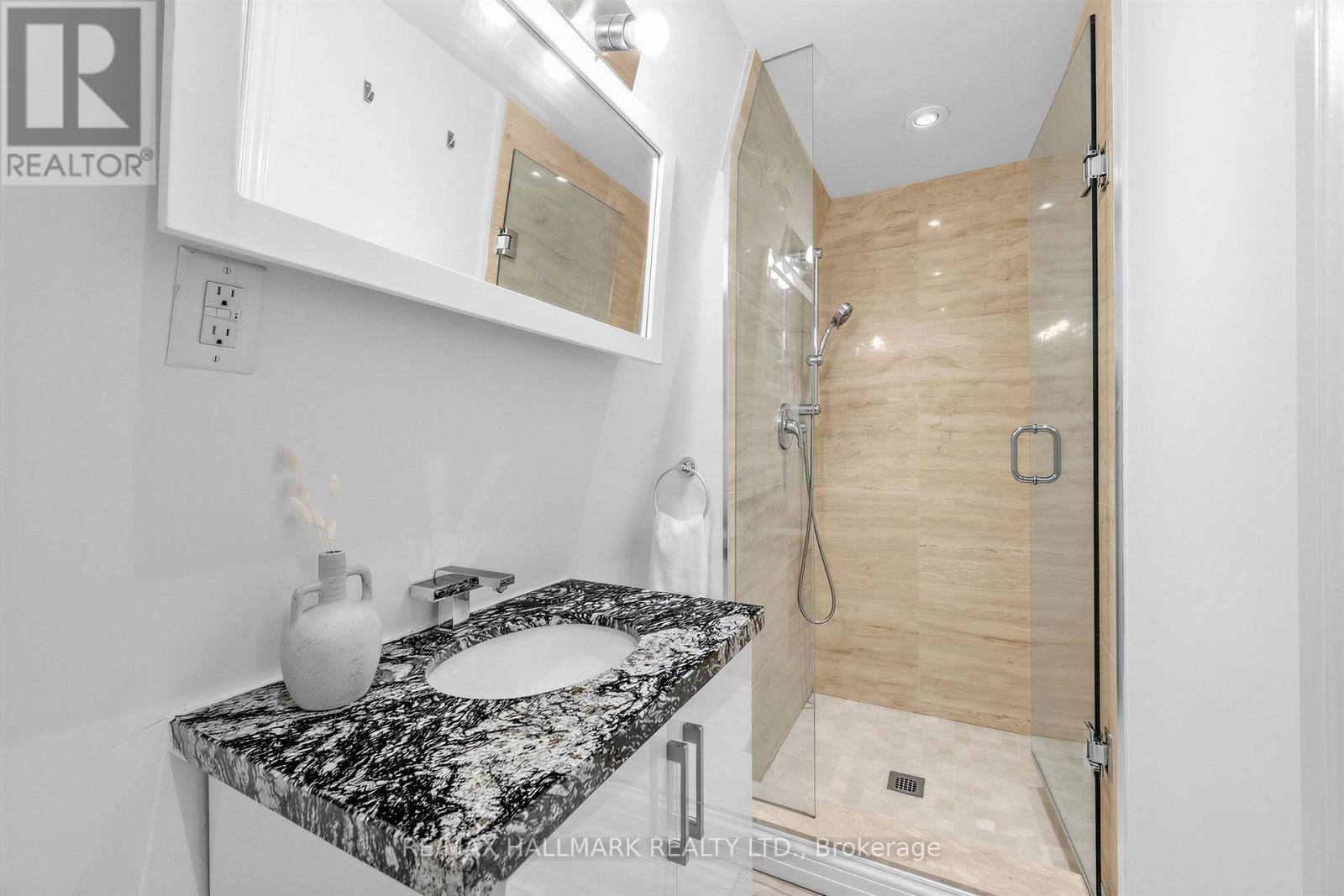 1292 Woodbine Avenue, Toronto, Ontario  M4C 4E7 - Photo 32 - E13447052