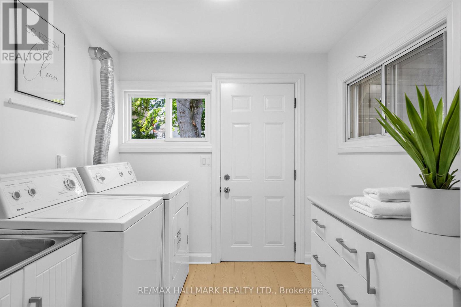 1292 Woodbine Avenue, Toronto, Ontario  M4C 4E7 - Photo 33 - E13447052