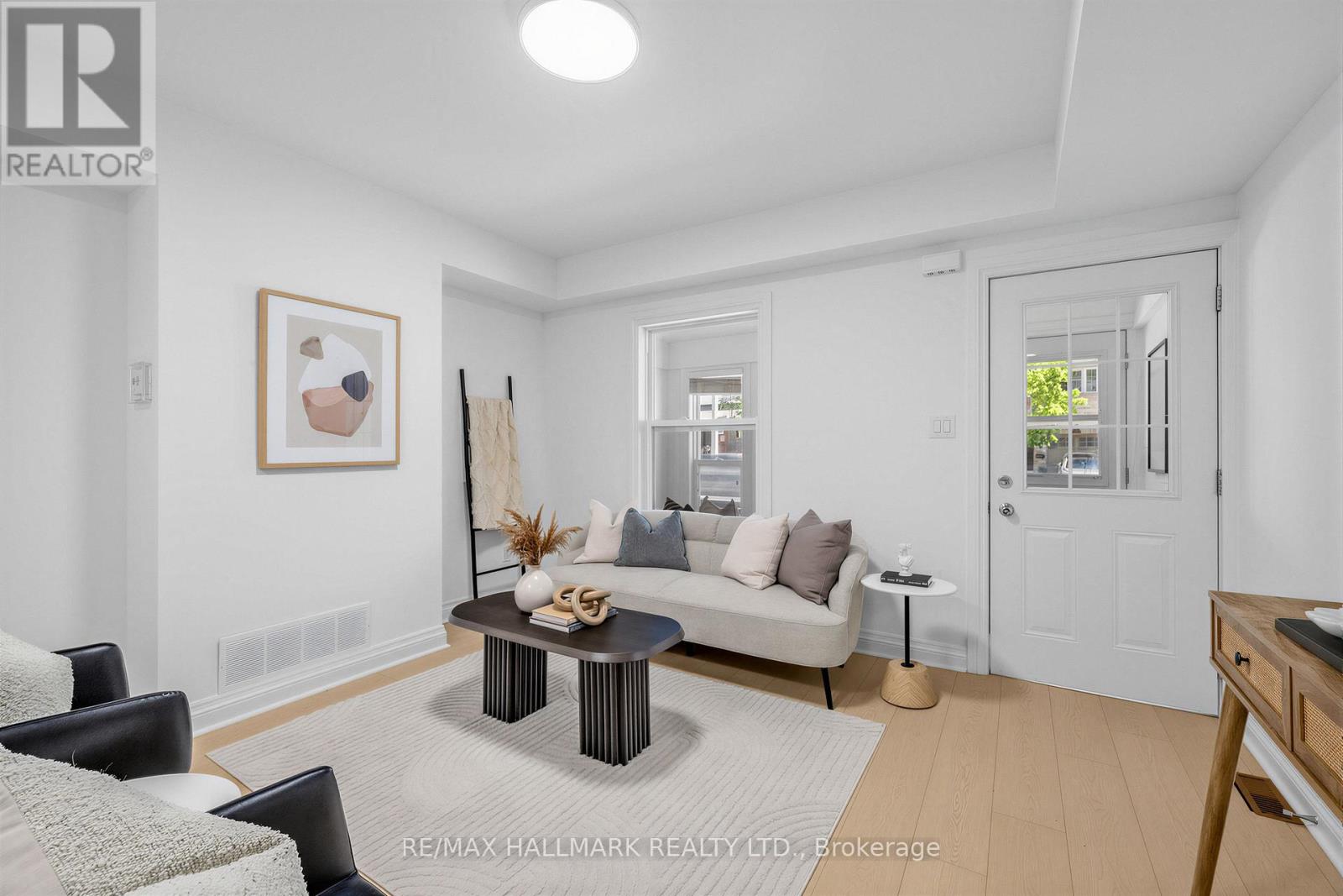 1292 Woodbine Avenue, Toronto, Ontario  M4C 4E7 - Photo 5 - E13447052