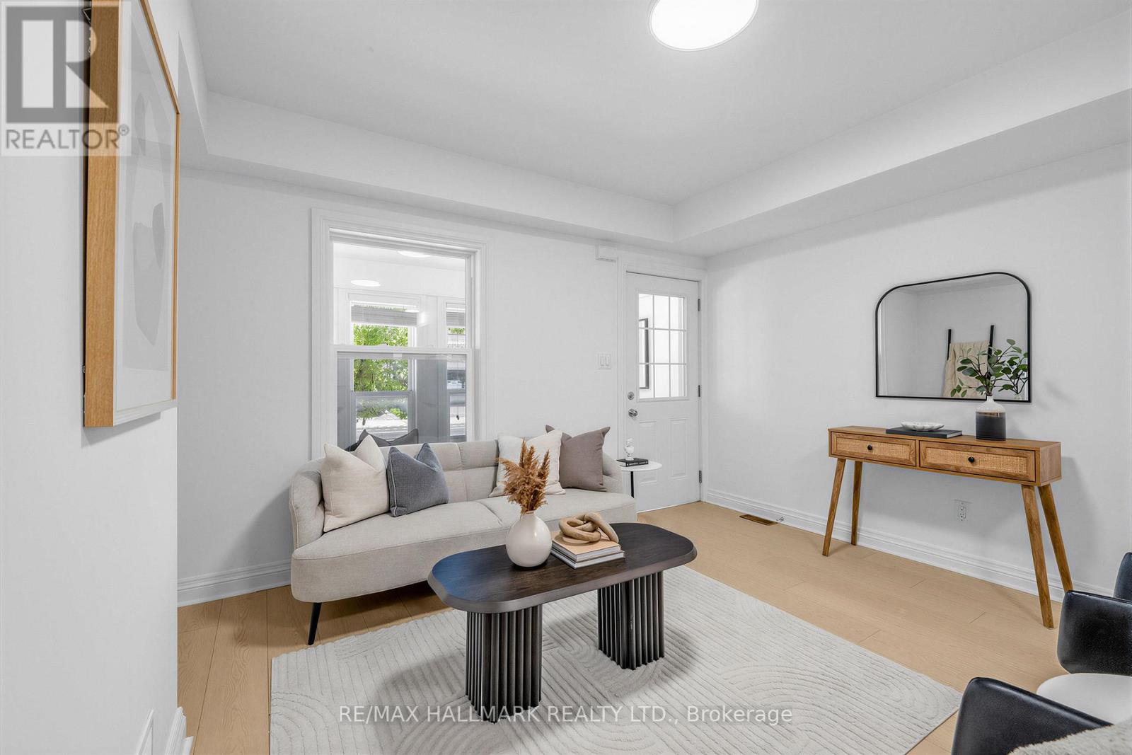1292 Woodbine Avenue, Toronto, Ontario  M4C 4E7 - Photo 8 - E13447052