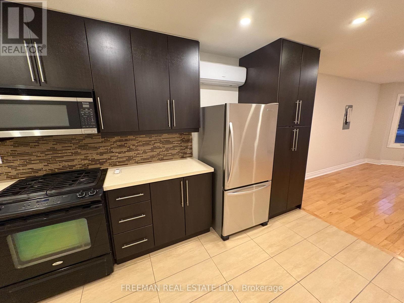 Main - 72 Vermont Avenue, Toronto, Ontario  M6G 1X9 - Photo 12 - C13433692