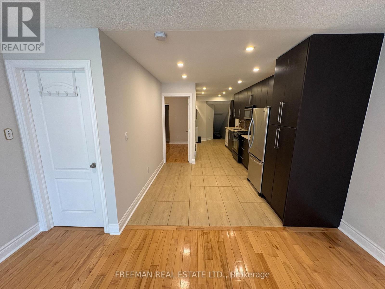Main - 72 Vermont Avenue, Toronto, Ontario  M6G 1X9 - Photo 10 - C13433692