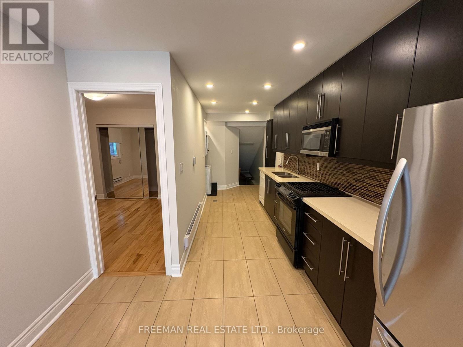 Main - 72 Vermont Avenue, Toronto, Ontario  M6G 1X9 - Photo 11 - C13433692