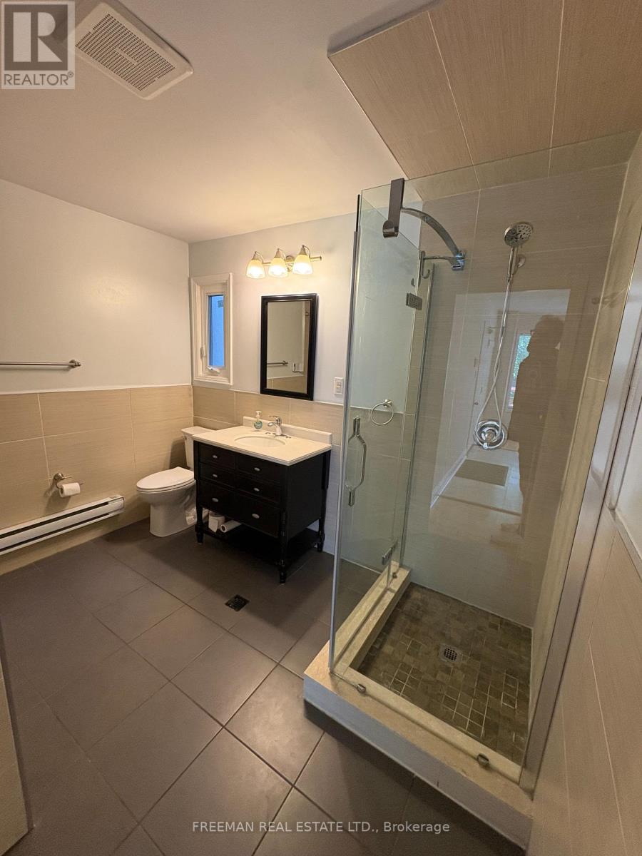 Main - 72 Vermont Avenue, Toronto, Ontario  M6G 1X9 - Photo 19 - C13433692