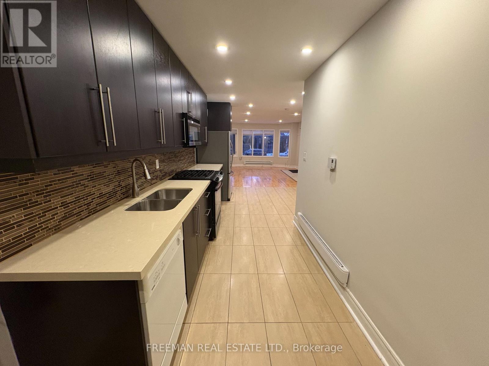 Main - 72 Vermont Avenue, Toronto, Ontario  M6G 1X9 - Photo 6 - C13433692