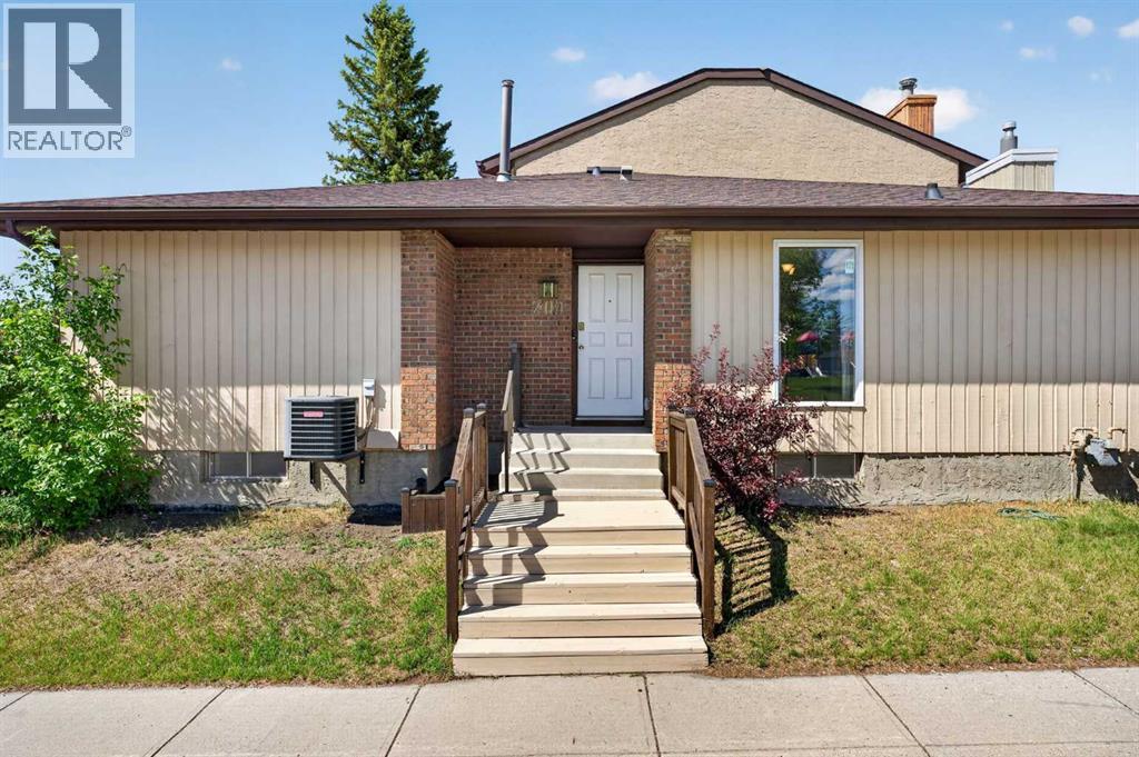 204 Whiteridge Place Ne, Calgary, Alberta  T1Y 4K3 - Photo 1 - A2320472