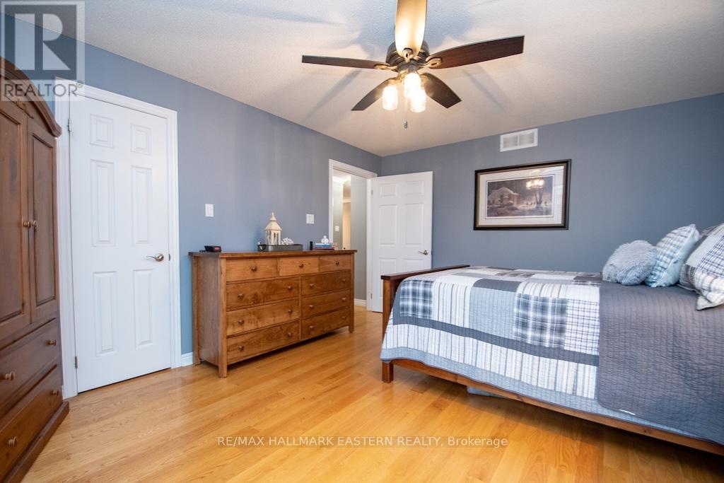4 Huntingwood Crescent, Kawartha Lakes, Ontario  K0M 1A0 - Photo 18 - X12997250