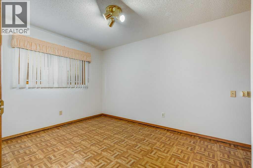 106 Sienna Hills Drive Sw, Calgary, Alberta  T3H 2C8 - Photo 17 - A2282460