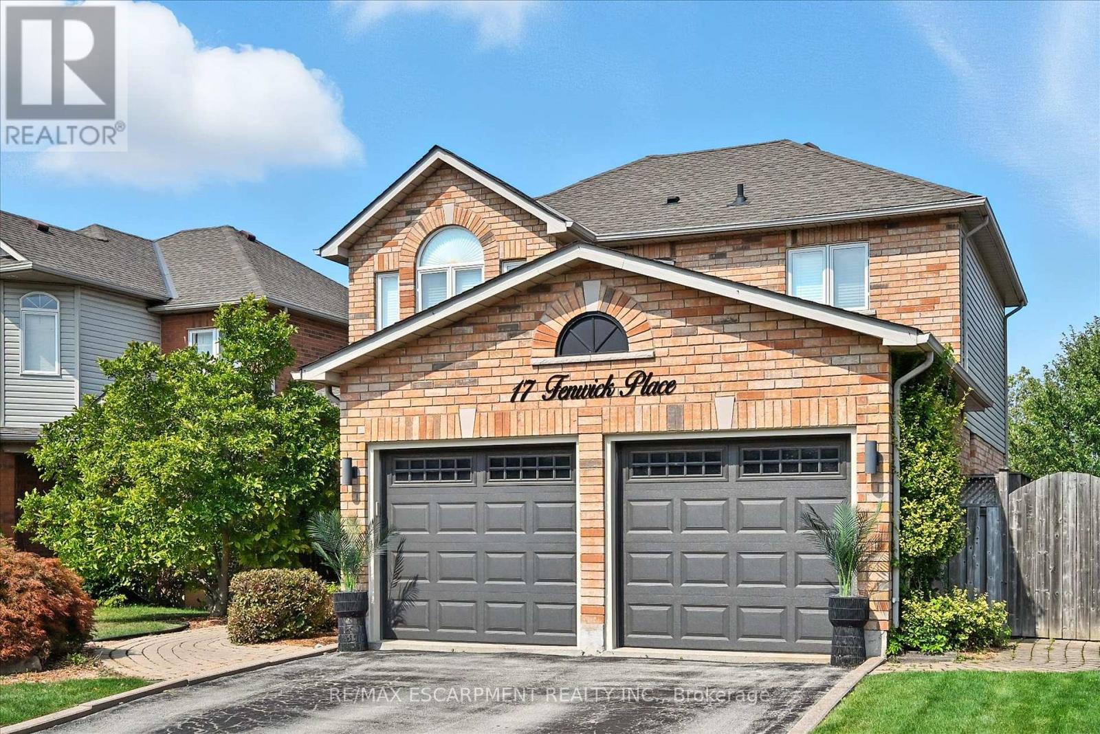 17 Fenwick Place, Hamilton, Ontario  L0R 2H5 - Photo 2 - X13446970