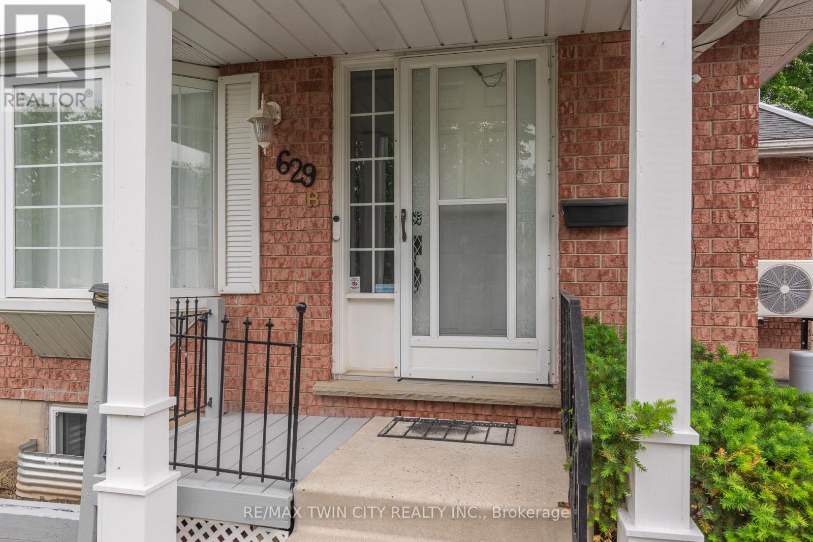 629b Settlersfield Court, Waterloo, Ontario  N2T 2K6 - Photo 5 - X13447102