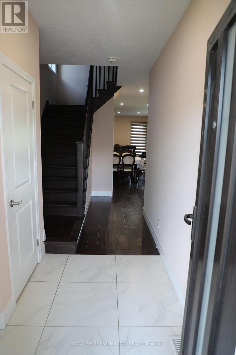 811 Cedarpark Way, London North, Ontario  N5X 0C3 - Photo 2 - X13447174