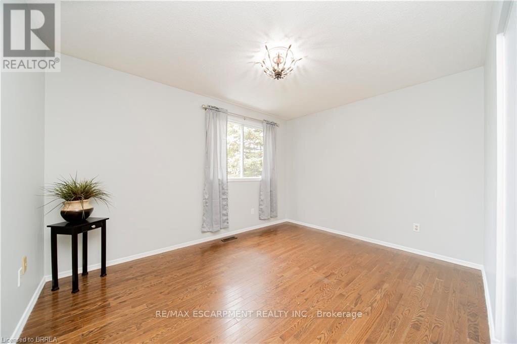 Upper - 43 Kanata Crescent, Brantford, Ontario  N3R 7E8 - Photo 10 - X13447192