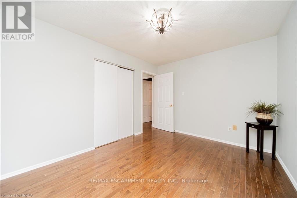 Upper - 43 Kanata Crescent, Brantford, Ontario  N3R 7E8 - Photo 11 - X13447192
