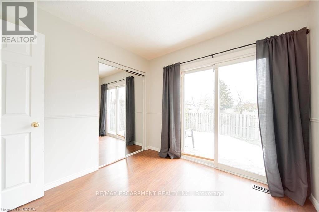 Upper - 43 Kanata Crescent, Brantford, Ontario  N3R 7E8 - Photo 12 - X13447192