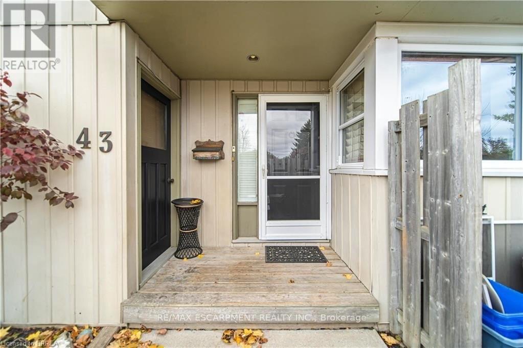 Upper - 43 Kanata Crescent, Brantford, Ontario  N3R 7E8 - Photo 2 - X13447192