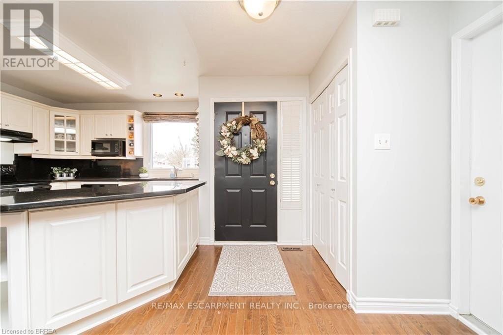Upper - 43 Kanata Crescent, Brantford, Ontario  N3R 7E8 - Photo 4 - X13447192