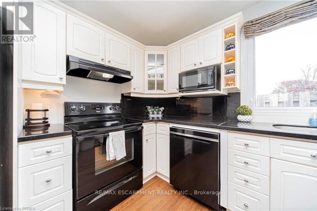 Upper - 43 Kanata Crescent, Brantford, Ontario  N3R 7E8 - Photo 6 - X13447192