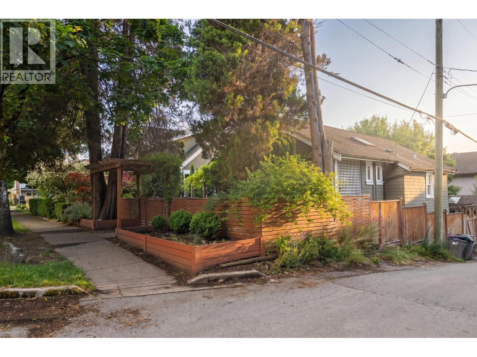 1859 Semlin Drive, Vancouver, British Columbia  V5N 4P9 - Photo 39 - R3135923