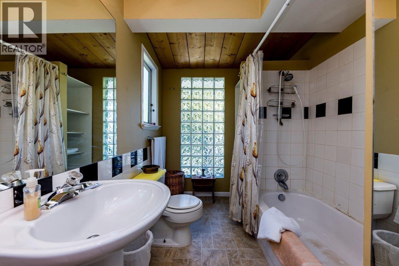 836 E 4th Street, North Vancouver, British Columbia  V7L 1K4 - Photo 16 - R3135973