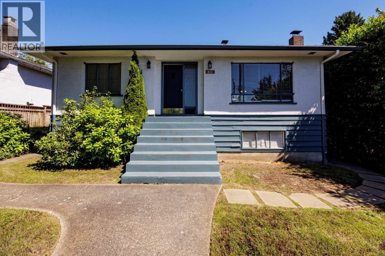 836 E 4th Street, North Vancouver, British Columbia  V7L 1K4 - Photo 2 - R3135973