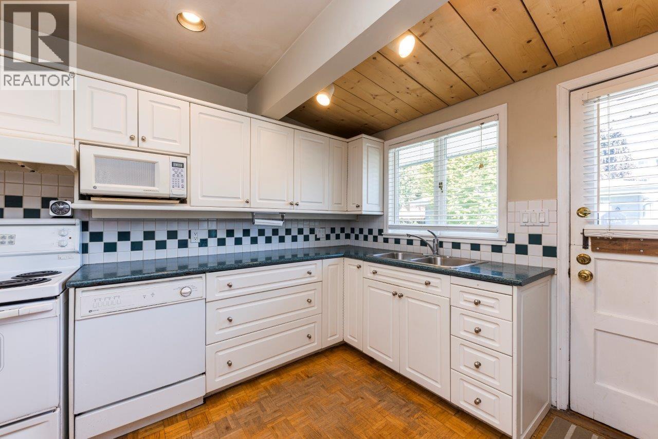 836 E 4th Street, North Vancouver, British Columbia  V7L 1K4 - Photo 5 - R3135973