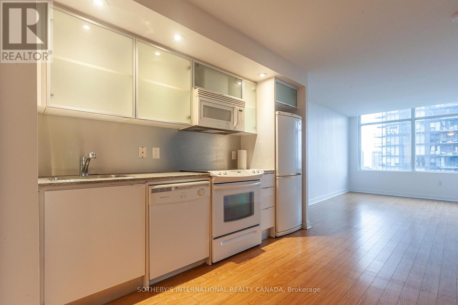 3011 - 25 Telegram Mews, Toronto, Ontario  M5V 3Z1 - Photo 11 - C13447240