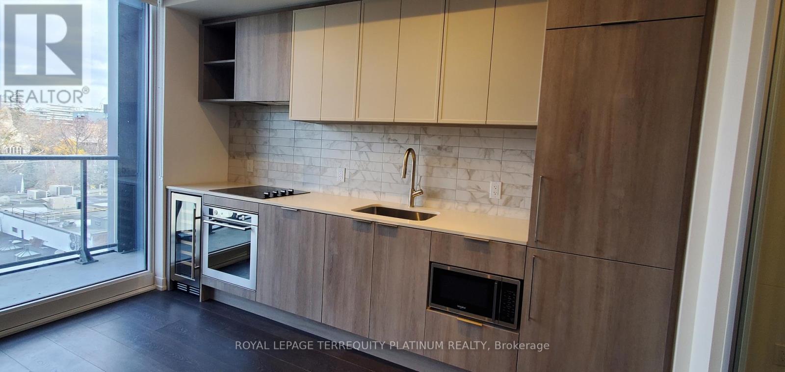 725 - 2020 Bathurst Street, Toronto, Ontario  M5P 0A6 - Photo 2 - C13447250