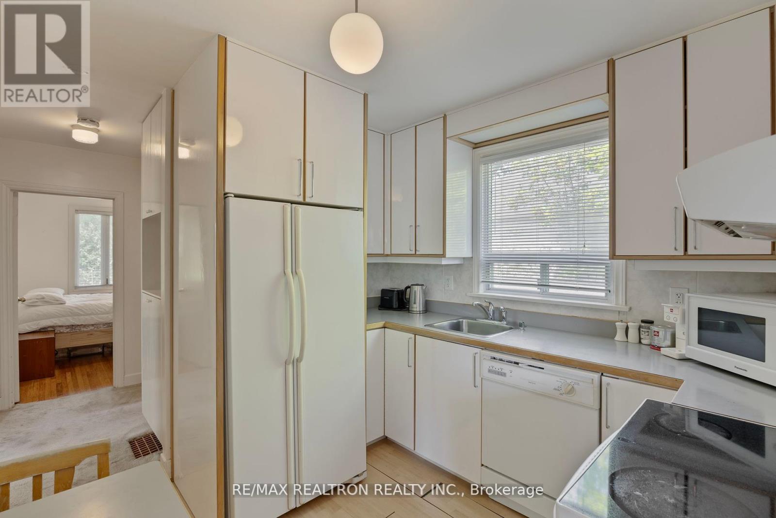 598 Coldstream Avenue, Toronto (Englemount-Lawrence), Ontario  M6B 2L2 - Photo 5 - C13447340