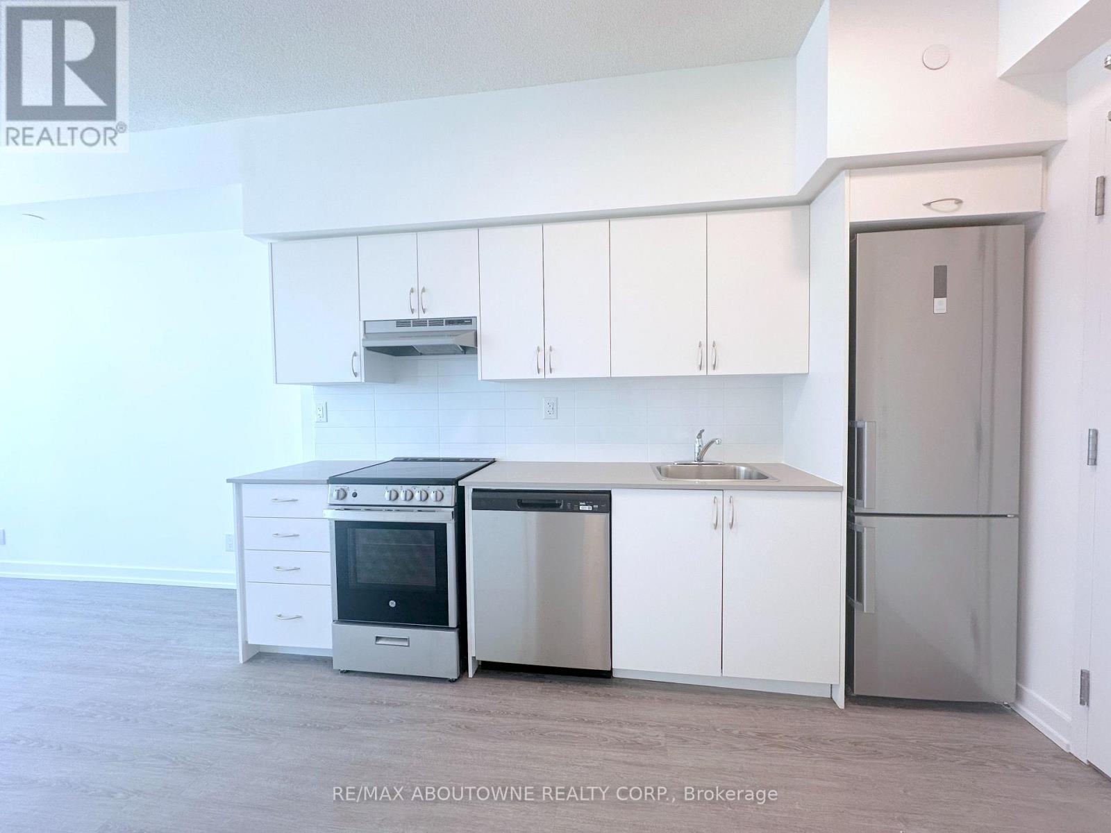 305 - 25 Kitney Drive, Ajax, Ontario  L1S 4S4 - Photo 3 - E13232384