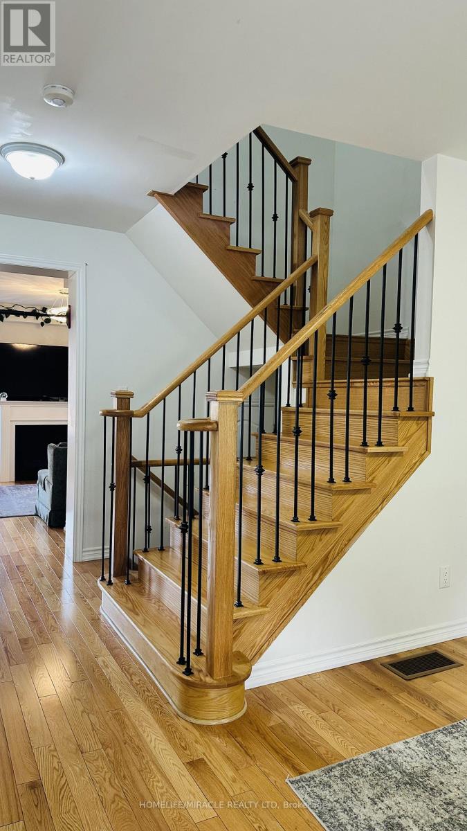5 Hardman Lane, Ajax, Ontario  L1T 0P9 - Photo 2 - E13446074