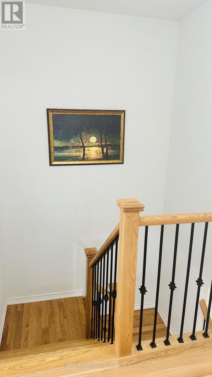 5 Hardman Lane, Ajax, Ontario  L1T 0P9 - Photo 9 - E13446074