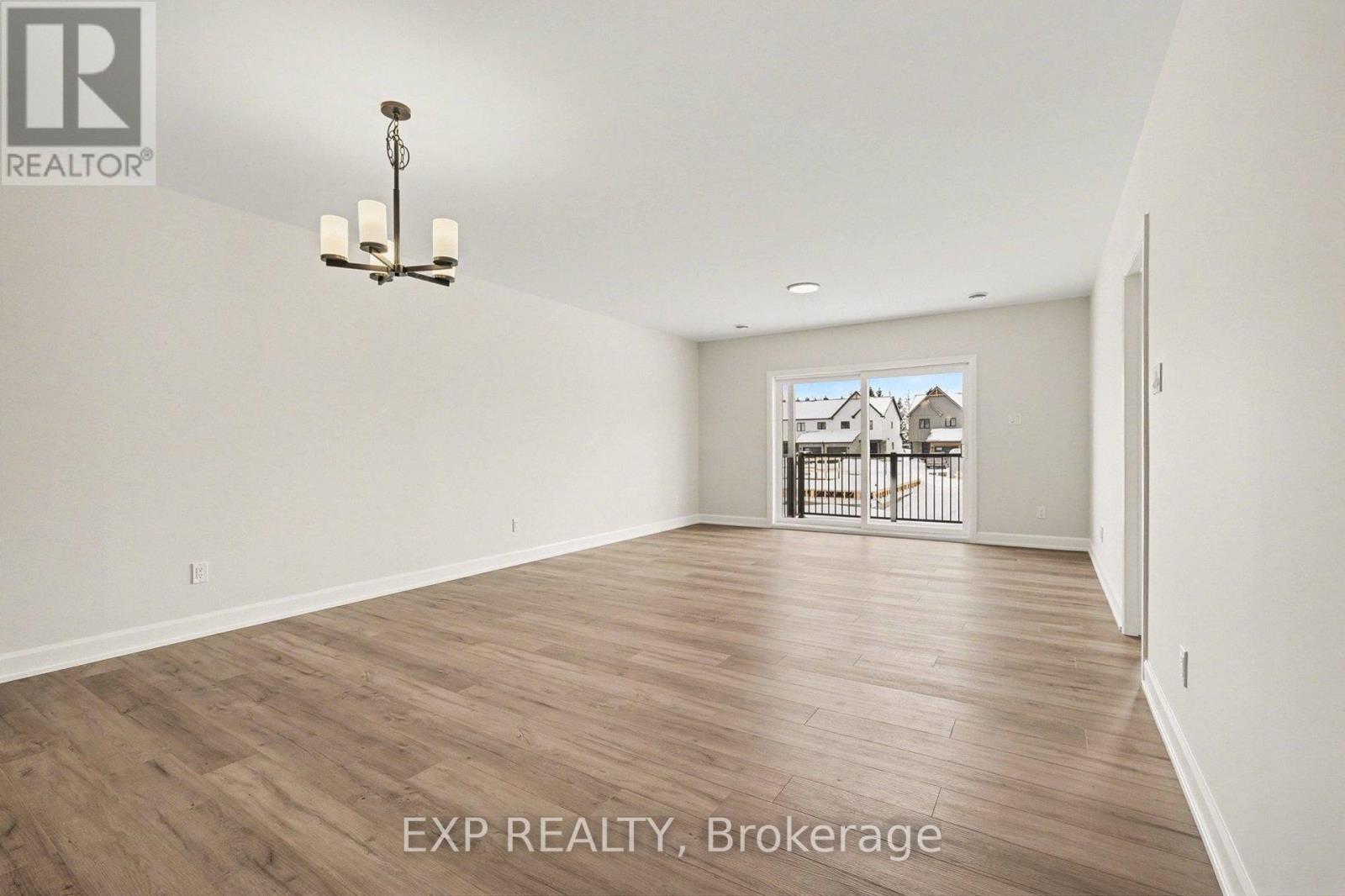 440 Falcon Lane, Russell, Ontario  K4R 0M5 - Photo 3 - X12785198