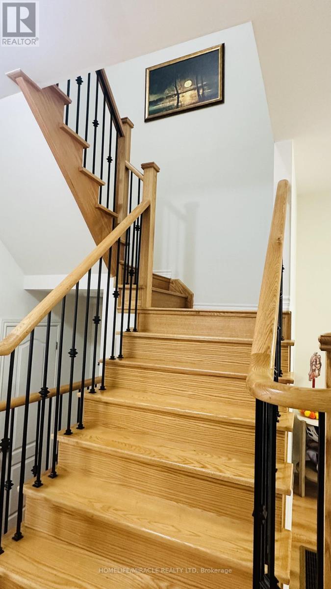 5 Hardman Lane, Ajax, Ontario  L1T 0P9 - Photo 8 - E13446074
