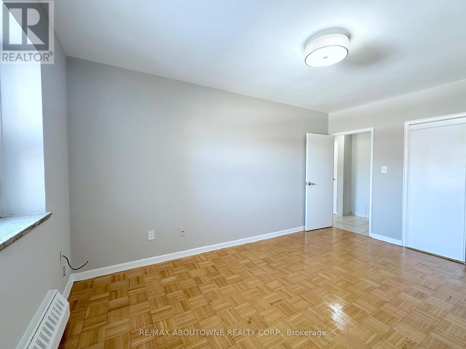 201 - 32 Carluke Crescent, Toronto, Ontario  M2L 2J3 - Photo 8 - C12852984