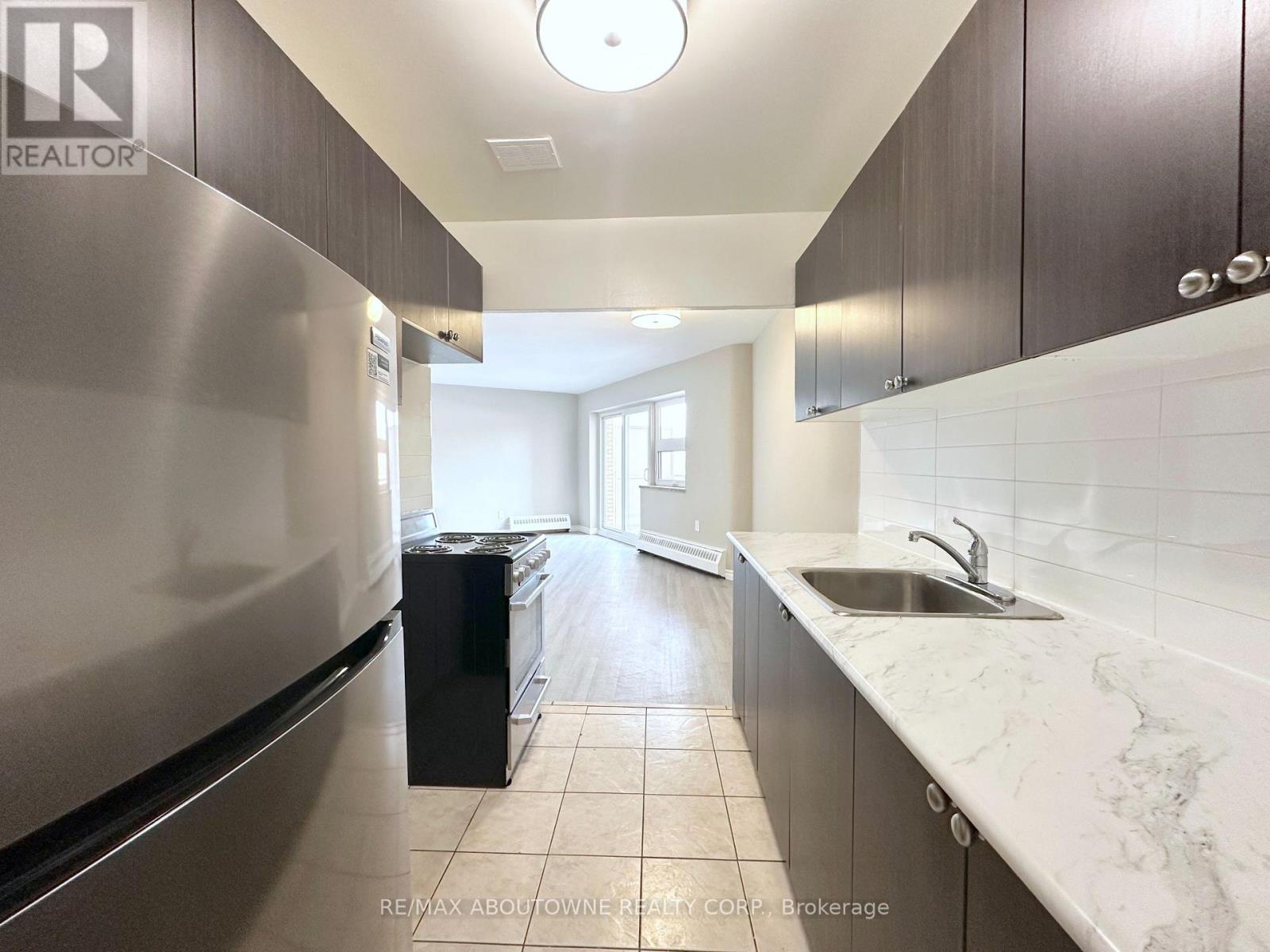 201 - 32 Carluke Crescent, Toronto, Ontario  M2L 2J3 - Photo 5 - C12852984