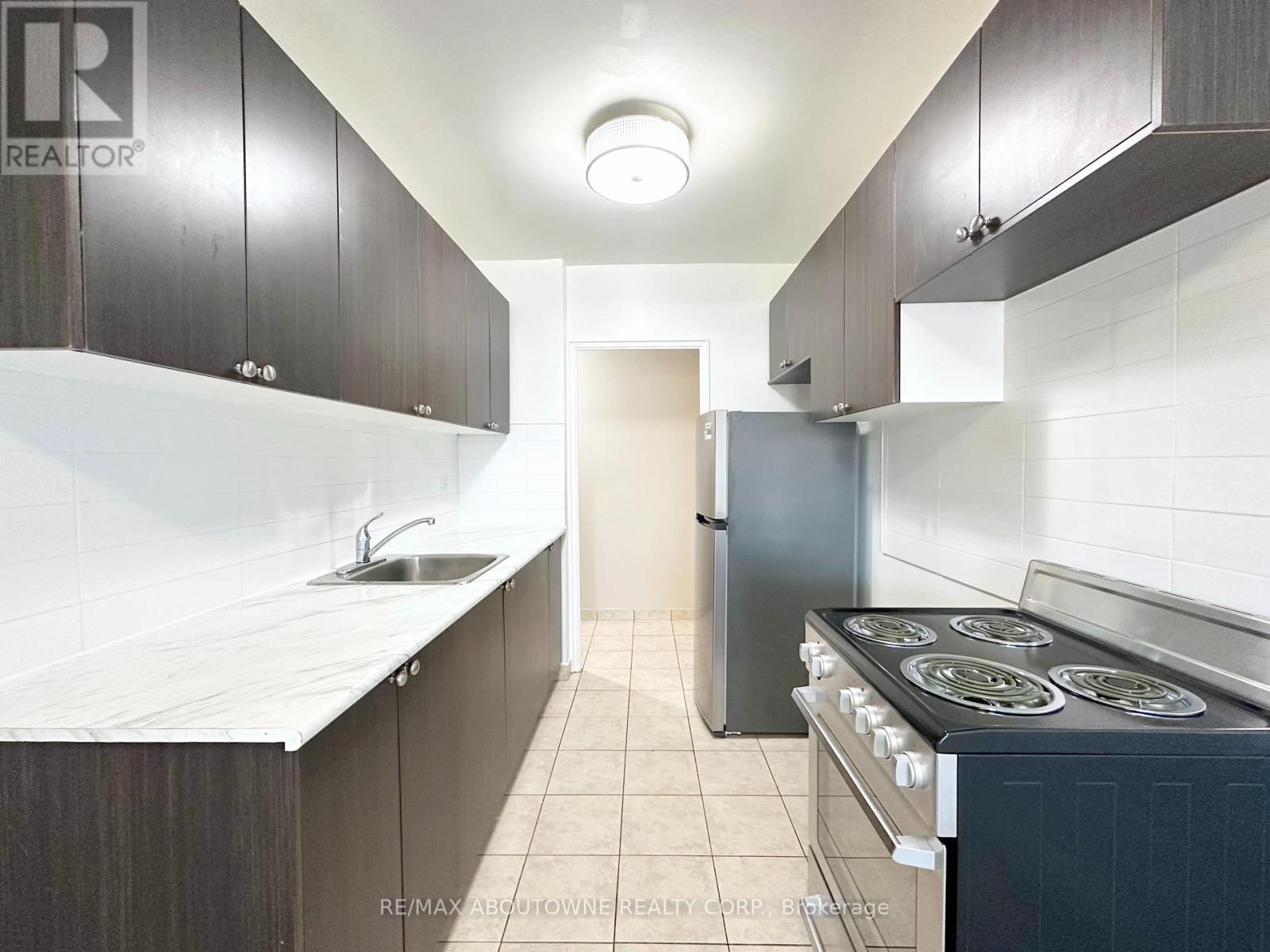 201 - 32 Carluke Crescent, Toronto, Ontario  M2L 2J3 - Photo 4 - C12852984