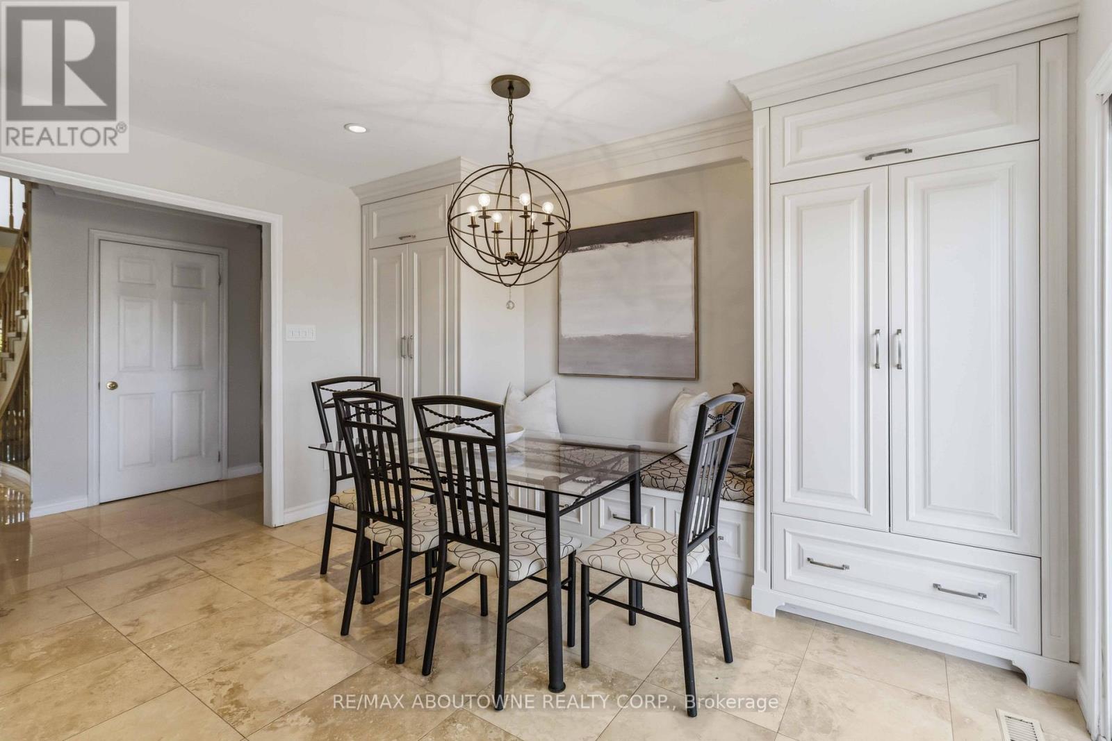 4330 Spinningdale Court, Mississauga, Ontario  L5M 3J8 - Photo 14 - W13233324