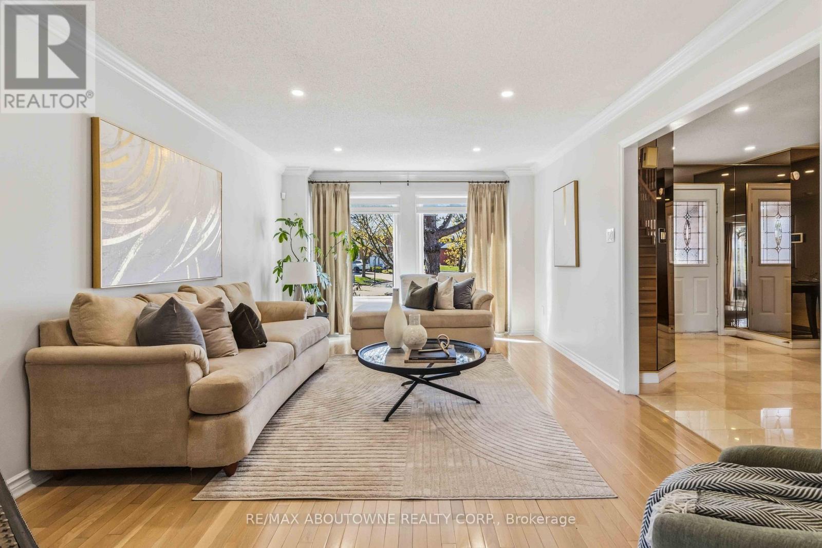 4330 Spinningdale Court, Mississauga, Ontario  L5M 3J8 - Photo 6 - W13233324