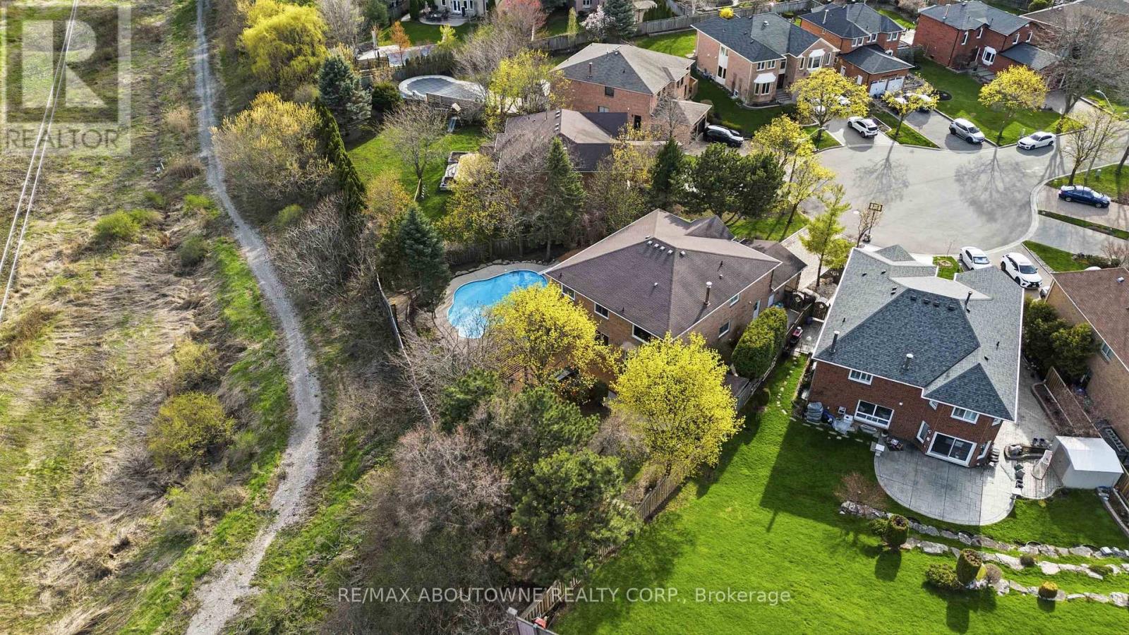 4330 Spinningdale Court, Mississauga, Ontario  L5M 3J8 - Photo 47 - W13233324