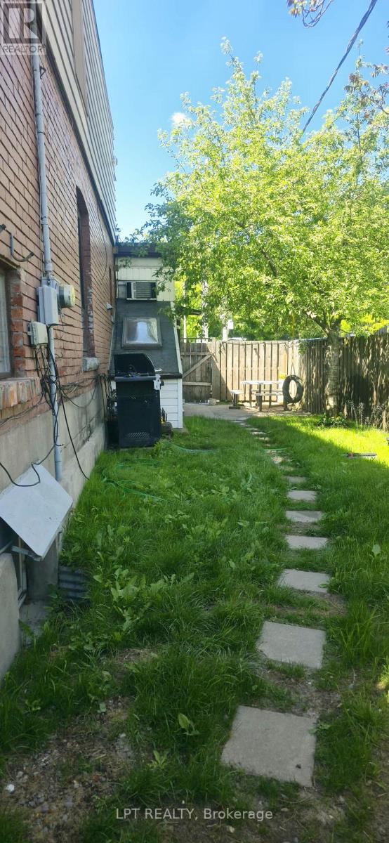 1314 Dupont Street, Toronto, Ontario  M6H 2A7 - Photo 9 - W13443074