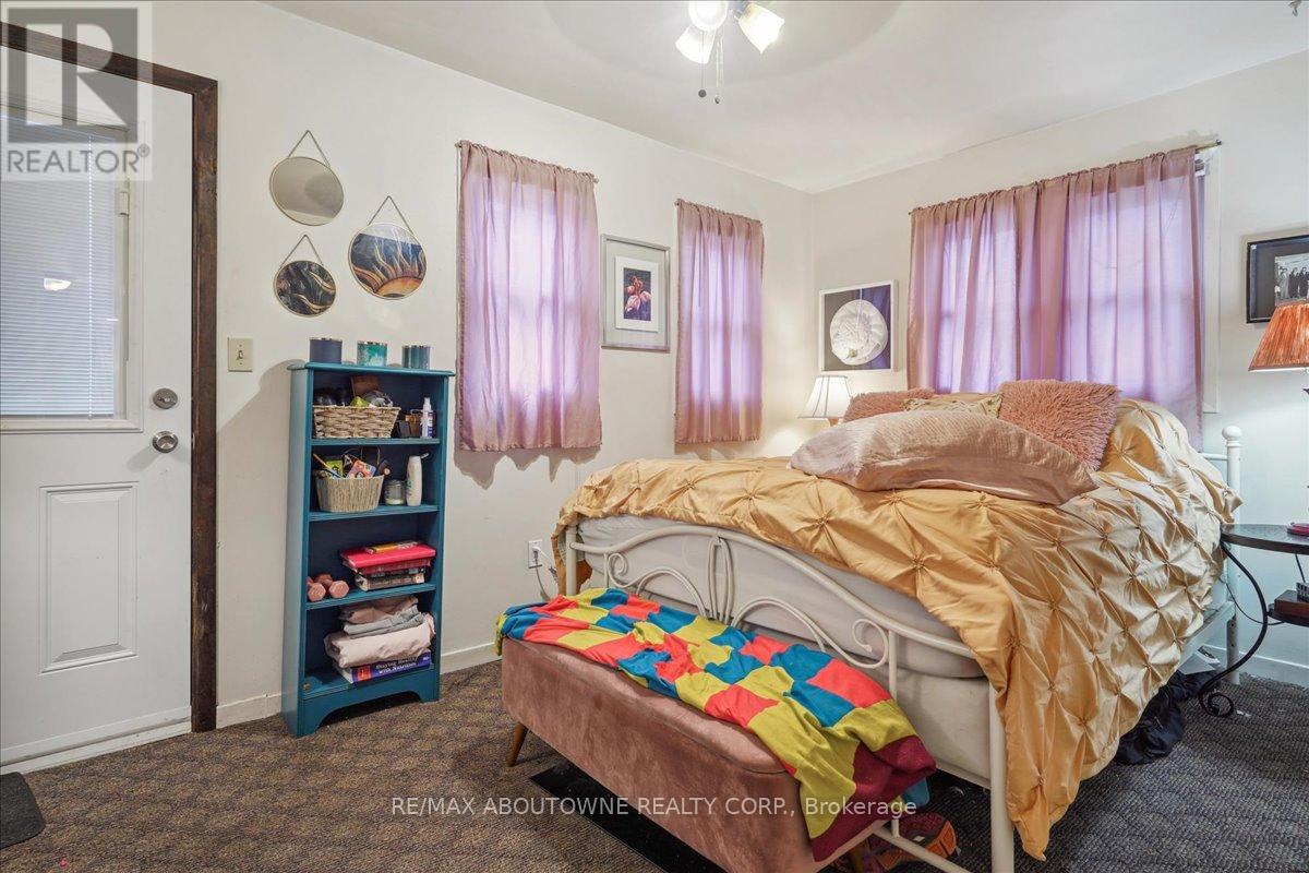 27 George Street, St. Catharines, Ontario  L2R 5N3 - Photo 7 - X12934372